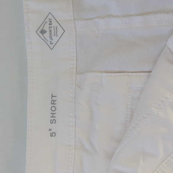 NWT St. John's Bay Mid-Rise Secretly Slender Pocket Shorts 14 White 5" Inseam - Picture 5 of 16
